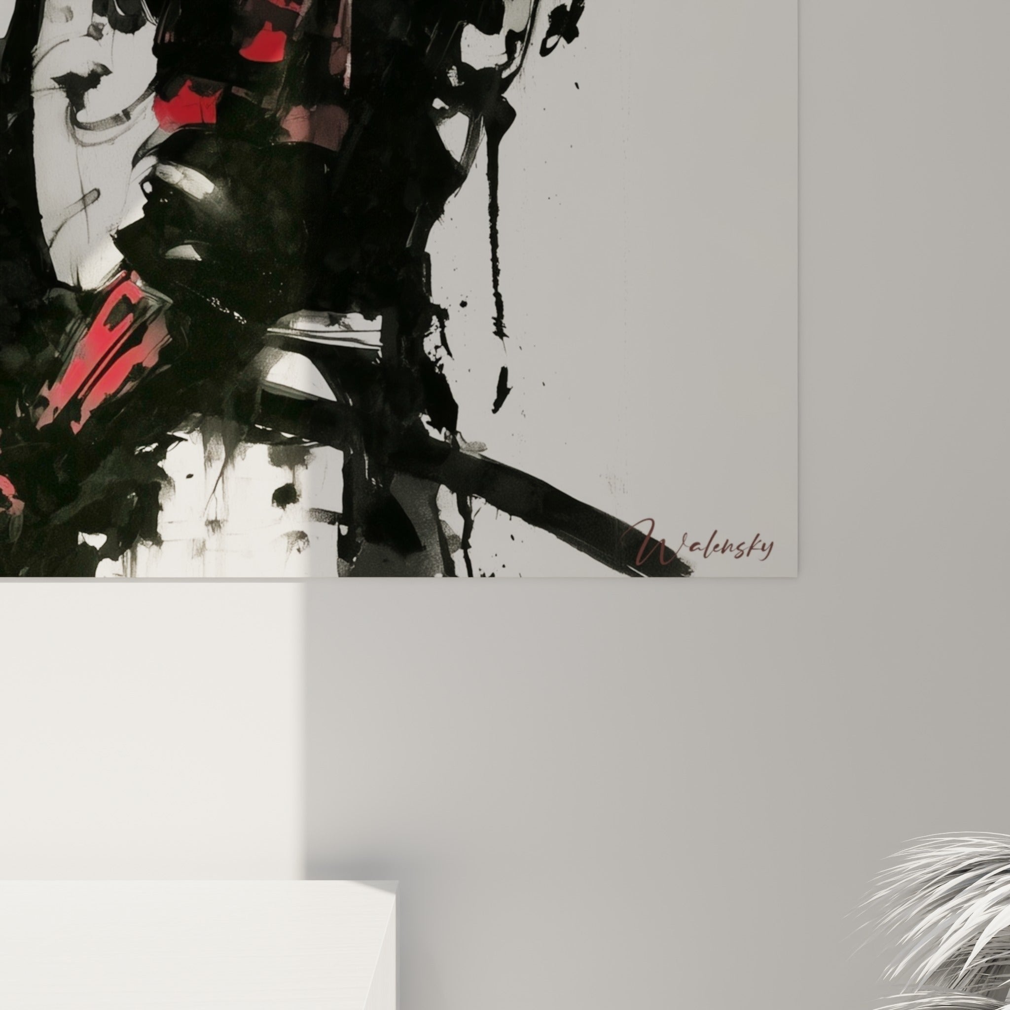 Empâtements noirs et coulures rouges du casque samouraï, grain d'encre visible en gros plan sur la toile