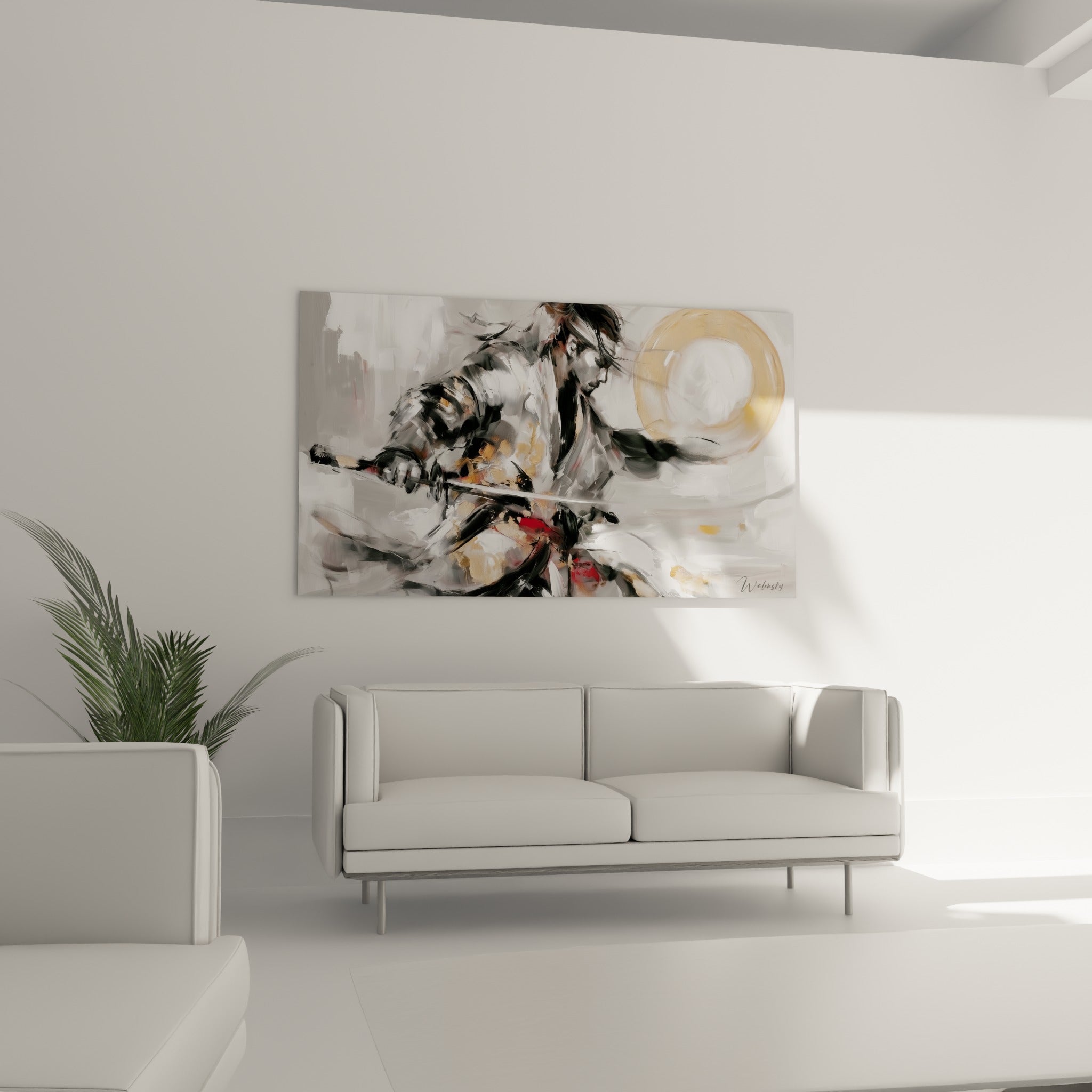Combattant Samouraï saisi en torsion, camaïeu gris et or, au-dessus d'un canapé dans un salon lumineux
