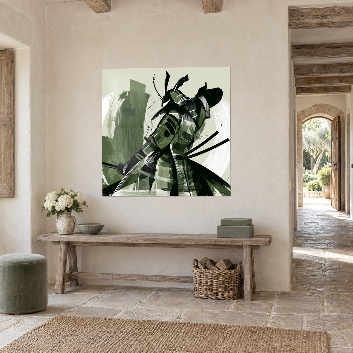 Tableau guerrier casqué aux cornes noires brossées, tons olive et crème, accroché près d'une arche en pierre dans l'entrée