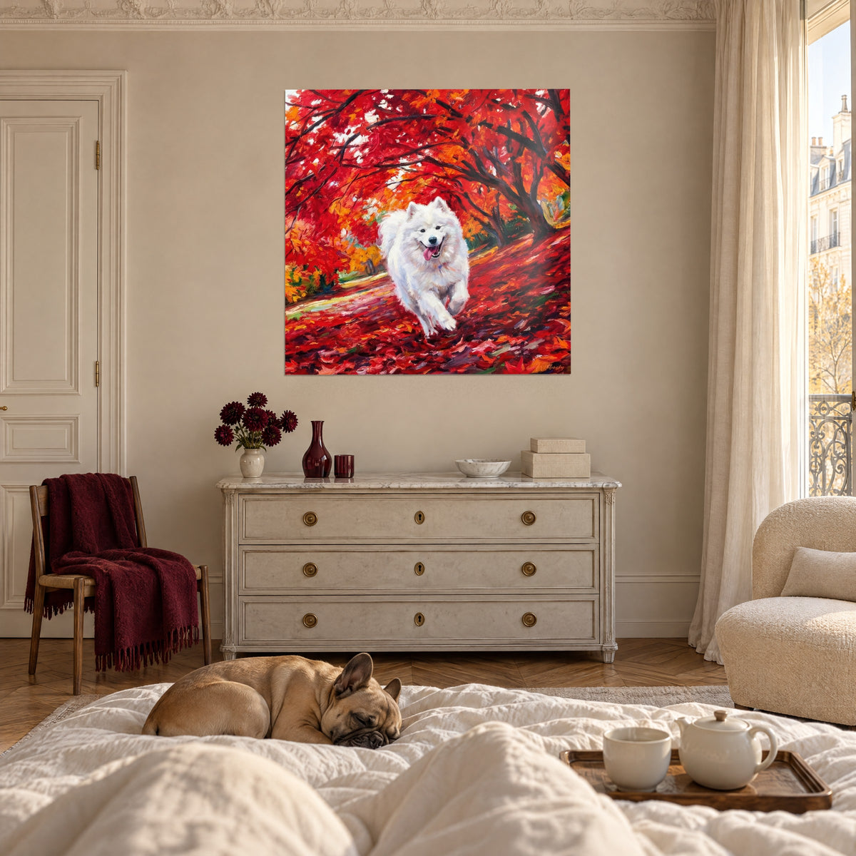 Quadro di una palla di pelo bianca e soffice che balza in un sottobosco scarlatto e dorato, visto dal letto, sopra un letto in una camera luminosa