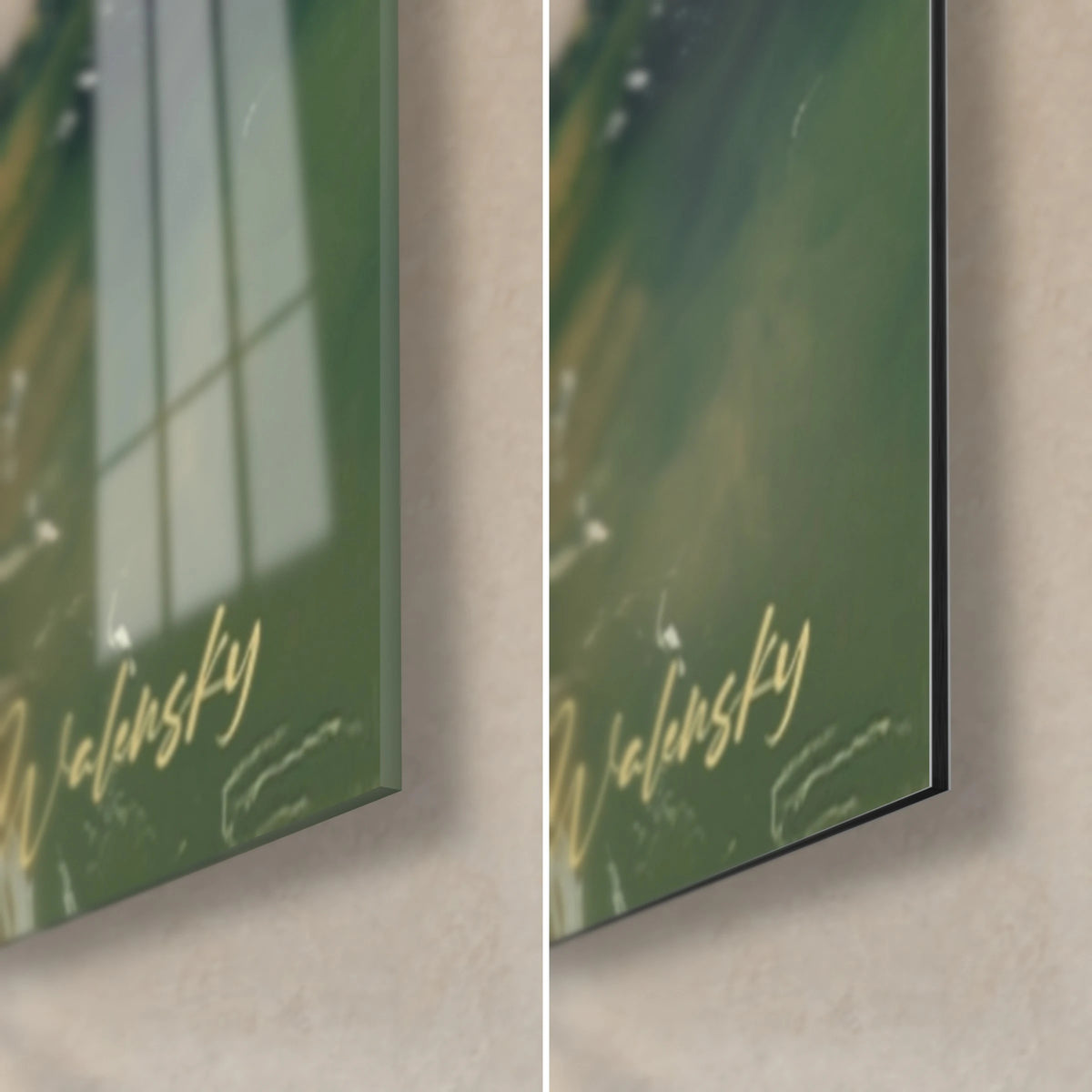 Wall art crocodile gaze in green and gold, bottom right corner: glossy acrylic glass on the left, matte black Dibond on the right