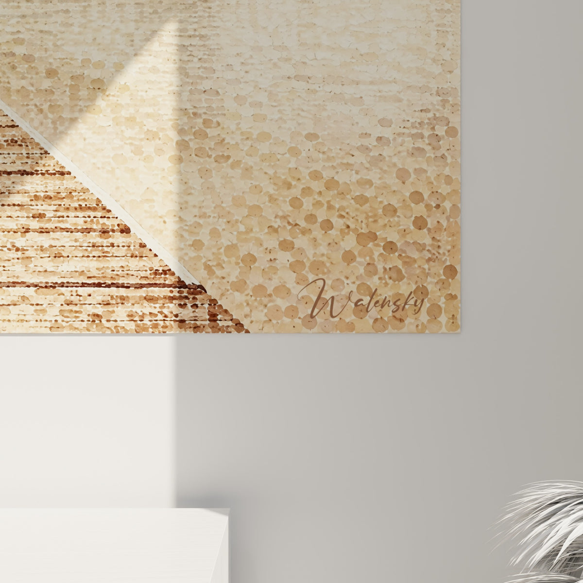 Grain pointilliste beige et brun du ciel et de l'eau, détail de matière sur les planches du ponton