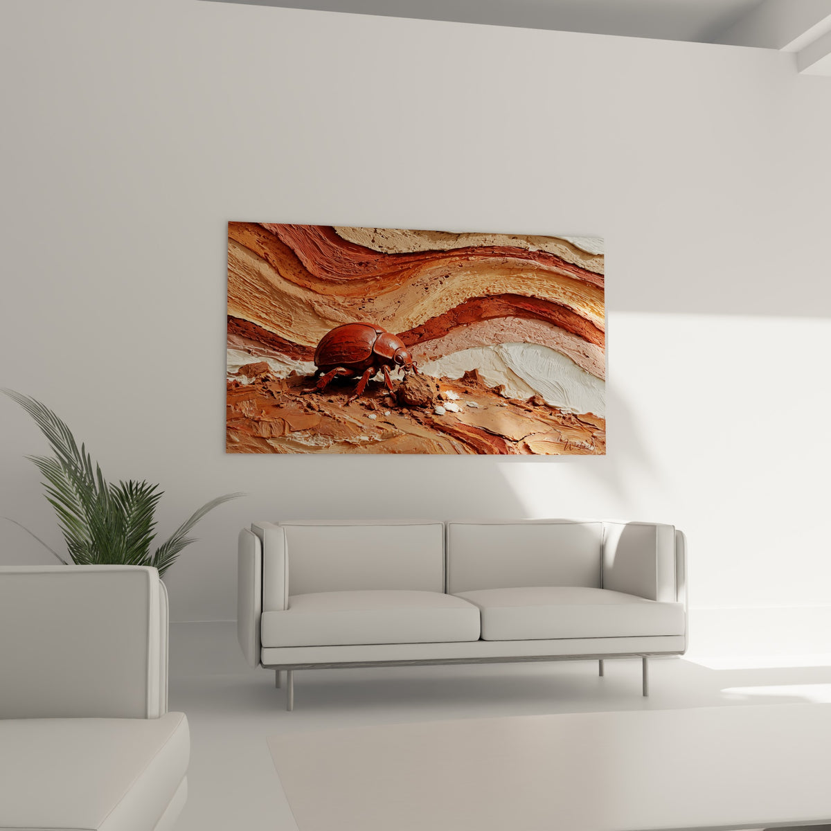 Carapace brune et pattes fines du scarabé sur fond ocre, au-dessus d'un canapé dans un salon lumineux