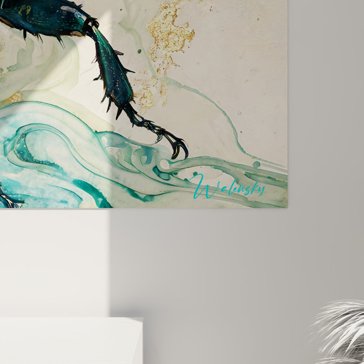 Détail des empâtements dorés et des coulures turquoise sur la carapace du scarabée peinte à l'encre marbrée
