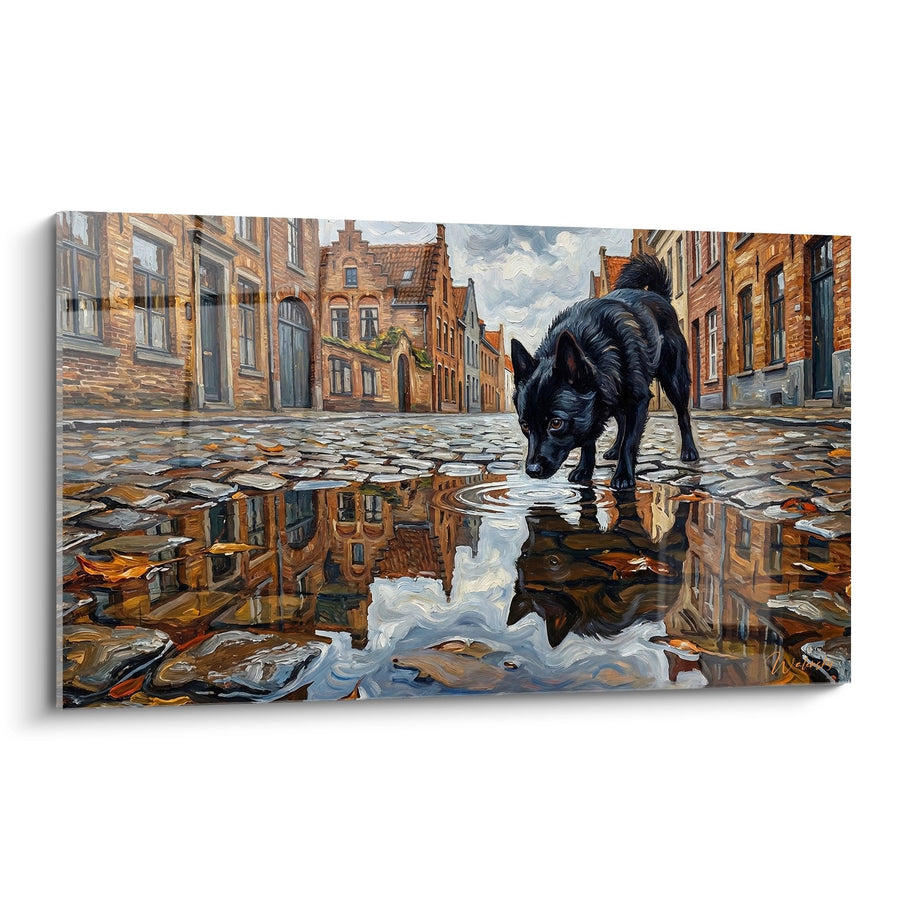 Tableau Schipperke s'Abreuvant dans une Flaque Reflétant les Pavés Médiévaux - Miroirs Urbains - Edition Schipperke