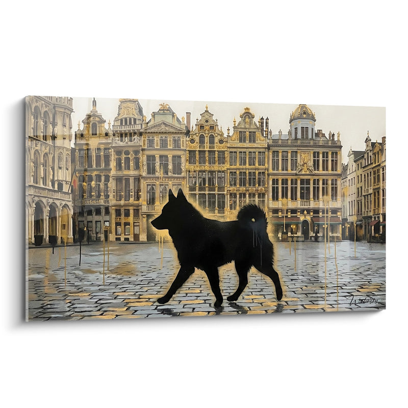 Schipperke-Gemälde in dunkler Silhouette auf gepflastertem Platz mit goldenen Reflexen - Urban Elegance - Schipperke Edition