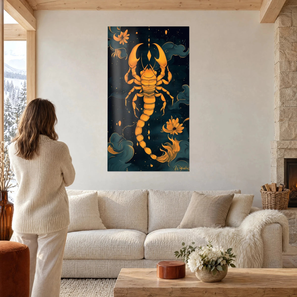 Tableau scorpion orangé aux pinces dressées sur nuages bleu-nuit, fleurs dorées, au-dessus d'un canapé dans un salon lumineux