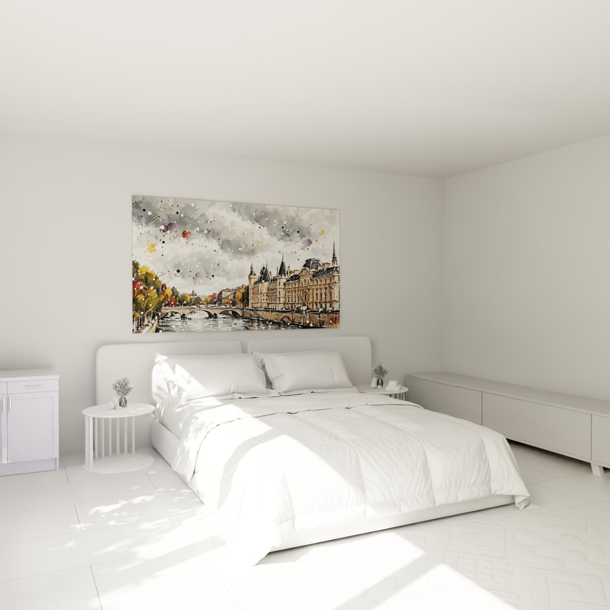 Façades dorées et fleuve calme de la Conciergerie accrochés au-dessus d'un lit dans une chambre claire
