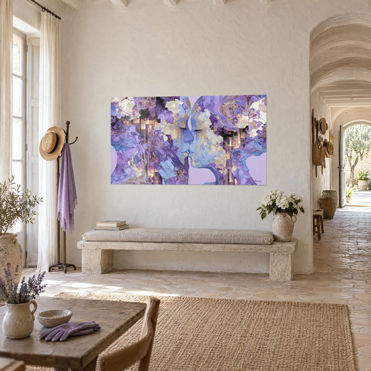 Quadro coppia fusa in profilo nei toni malva e azzurro pervinca, venature dorate marmorizzate, parete di un casale provenzale vista di tre quarti