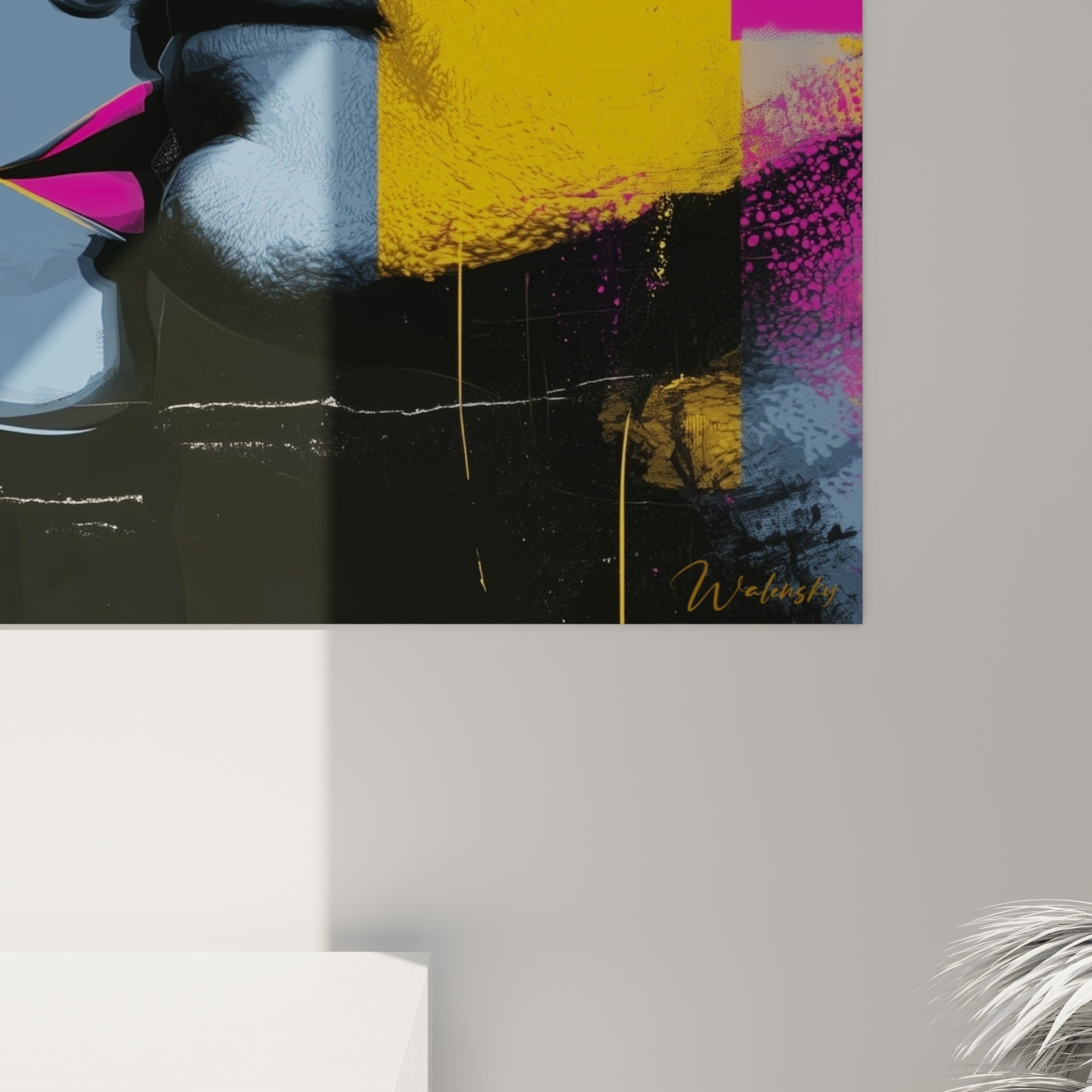 Empâtements et éclaboussures noires visibles sur les blocs jaune moutarde et rose fuchsia du tableau