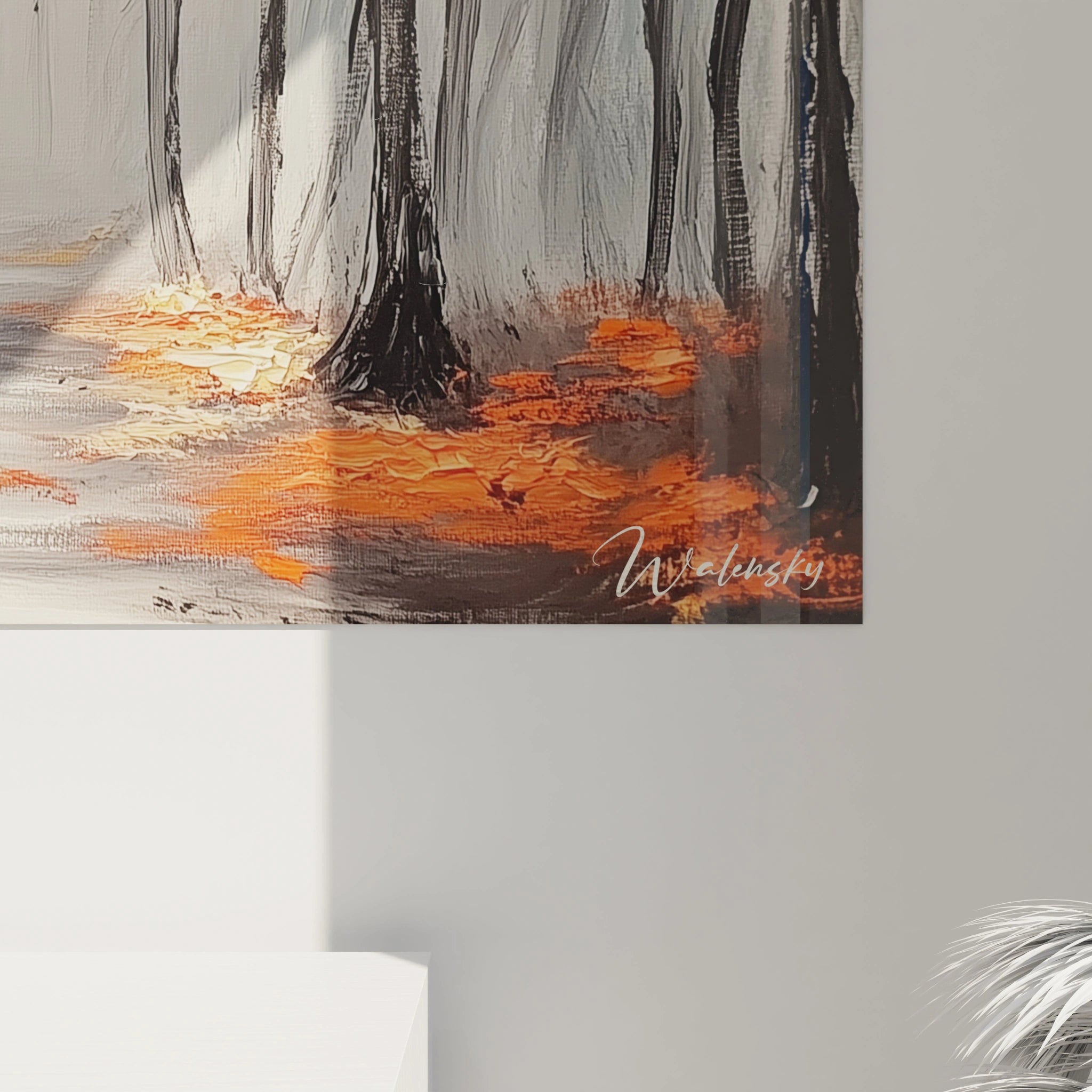 Un tableau forêt brumeux présentant une composition symétrique de troncs noirs élancés encadrant un chemin central, avec un feuillage automnal orange éclatant et des effets de texture variés entre les zones brumeuses fluides et les détails plus épais.
