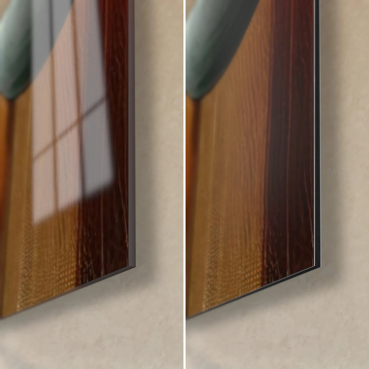 Tableau boule bleu-gris sur fond caramel, coin bas droit en verre brillant reflétant la fenêtre et Dibond mat, tranche de 3 mm