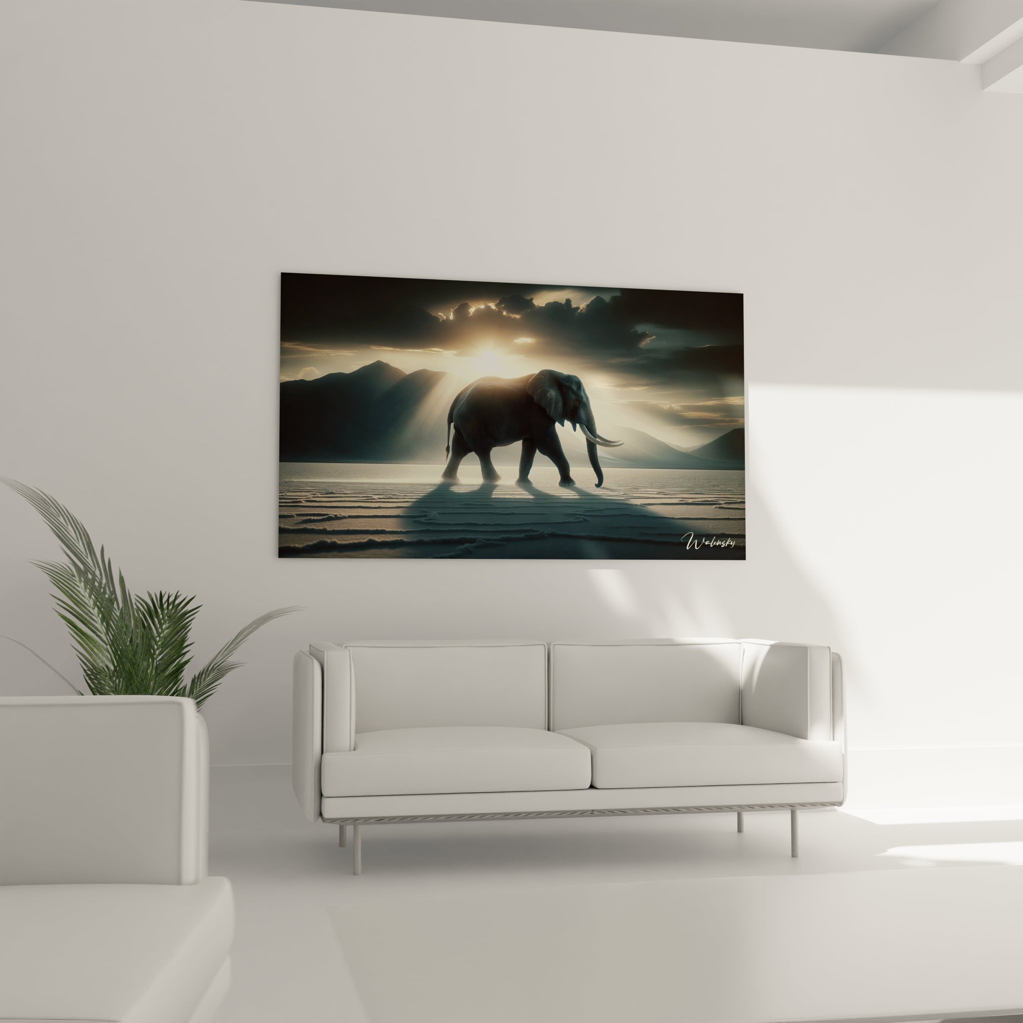 Un tableau d'animal montrant un éléphant de profil traversant une plaine aux allures de désert. La lumière solaire perçant entre des nuages sombres crée une ambiance majestueuse avec des rayons lumineux qui se projettent sur les montagnes et l'étendue claire. La texture du sol présente des ondulations régulières qui reflètent la luminosité ambiante.
