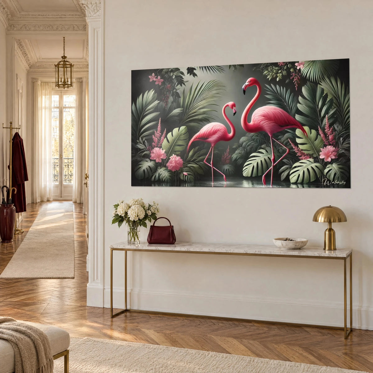 Gemälde Stelzvögel mit fuchsiafarbenem Gefieder, tiefgrüne Monsterablätter, von dreiviertel Ansicht über einer goldenen Konsole