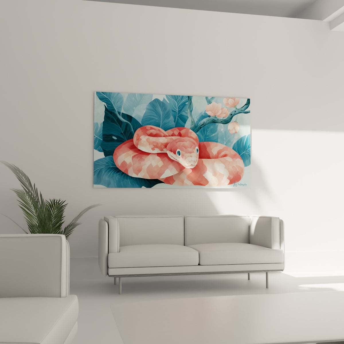 Anneaux corail et rosés d'un serpent stylisé, feuillage bleu pétrole, au-dessus d'un canapé dans un salon lumineux