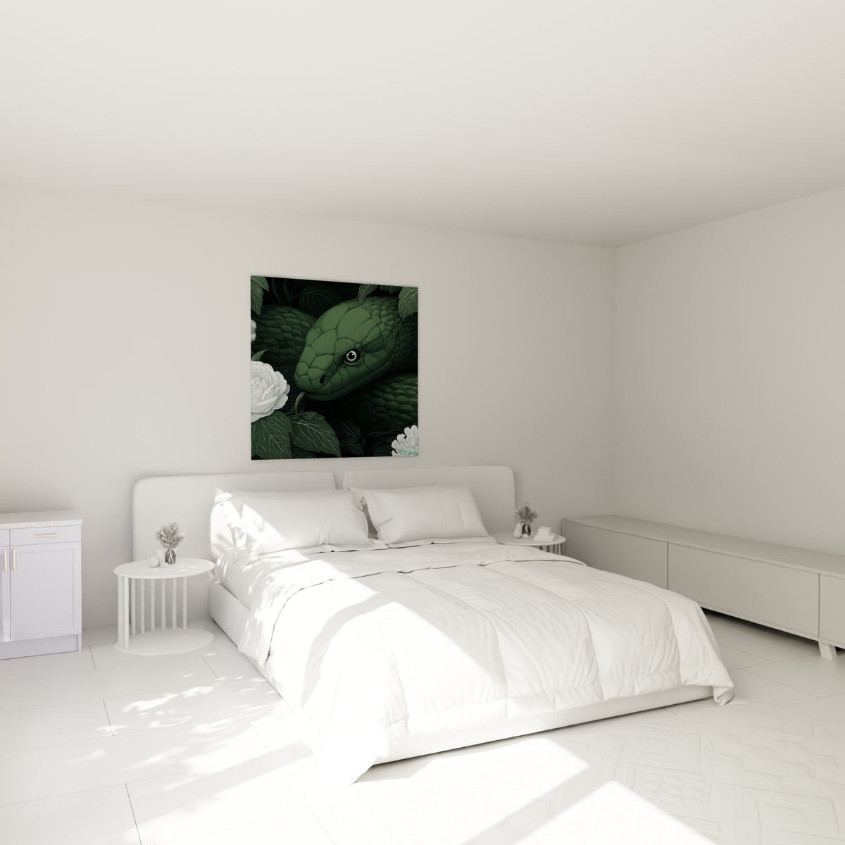 Reptile vert anthracite entouré de roses blanches, au-dessus d'un lit dans une chambre claire
