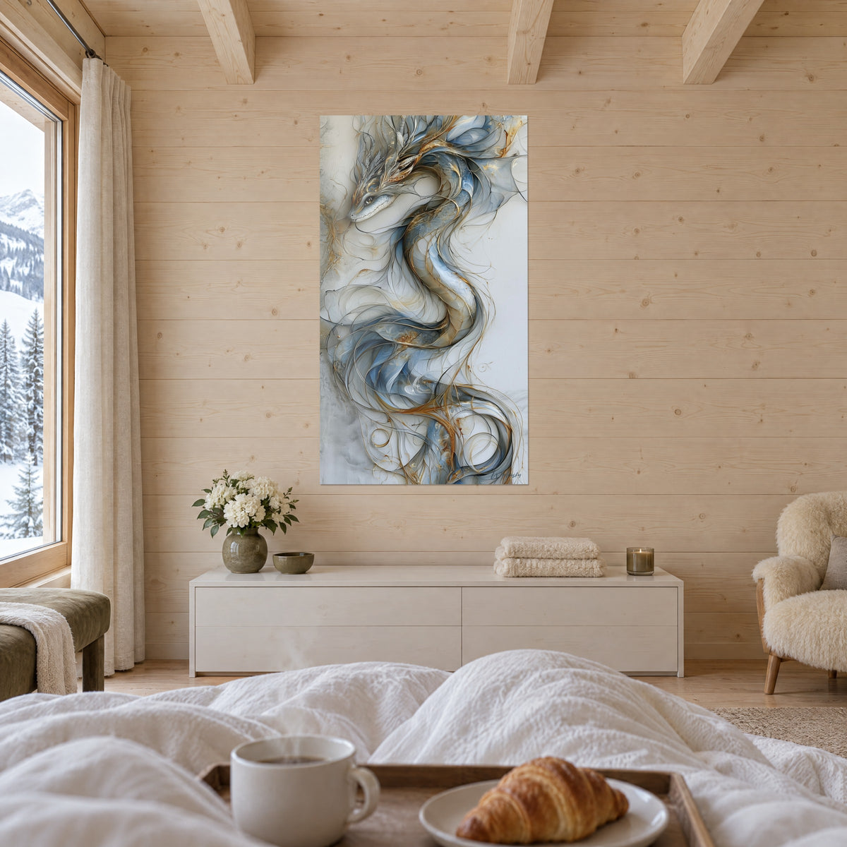 Tableau créature serpentine aux crêtes de plumes argentées, bleu et ocre doré, au-dessus d'un lit dans une chambre claire