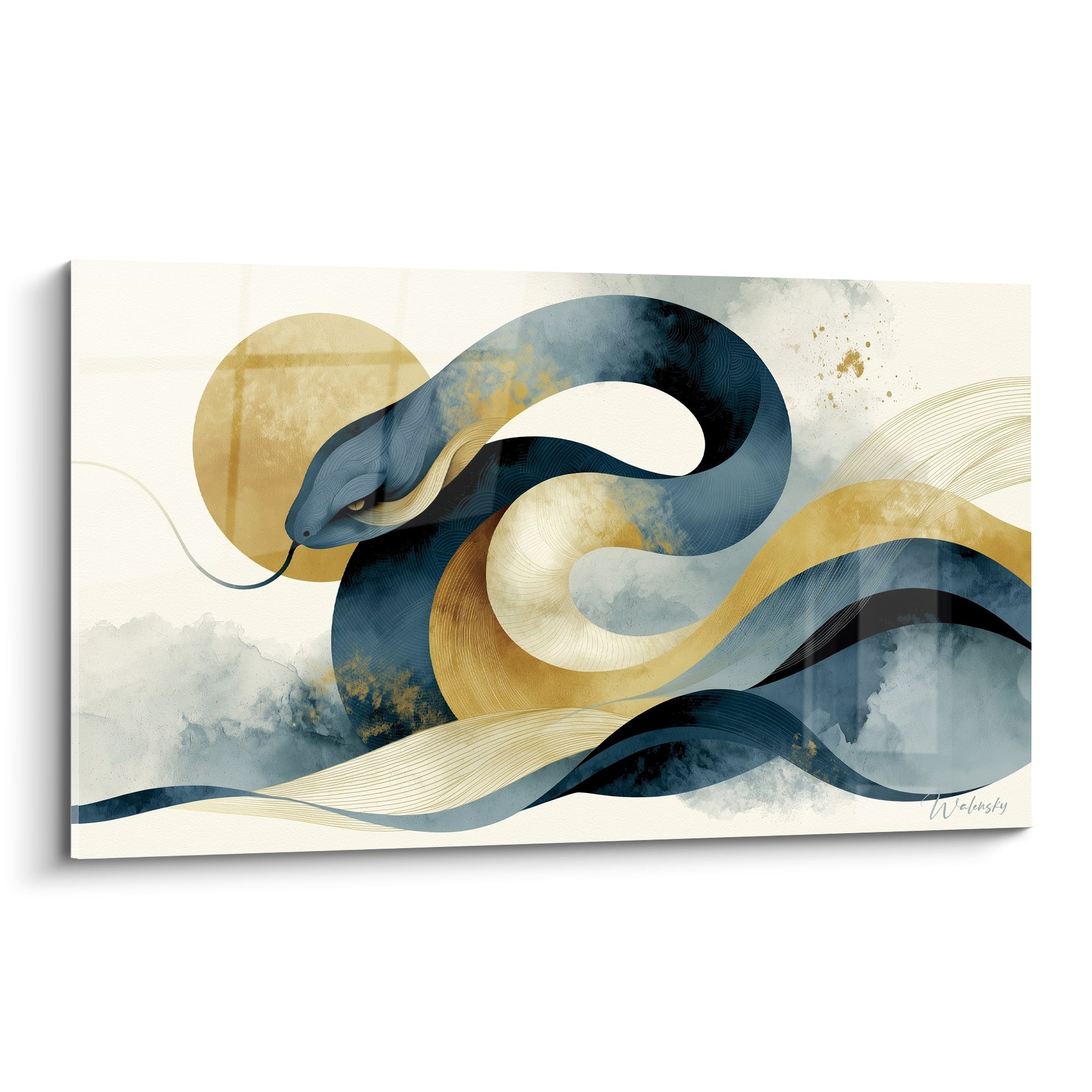 Serpent bleu marine et doré ondulant en spirales sur fond ivoire, style aquarelle graphique