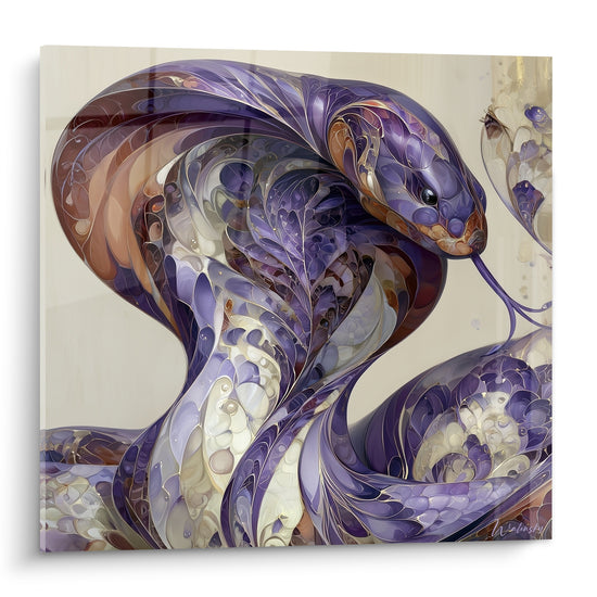 Cobra violet et cuivré aux écailles sculptées, langue tendue, sur fond beige crème épuré