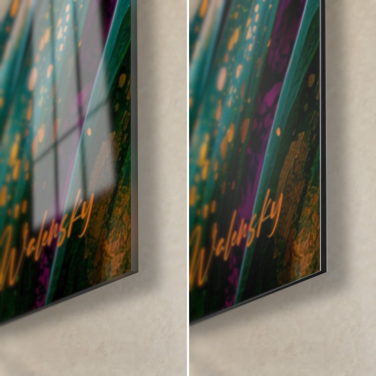 Schilderij slang in fuchsia en turquoise, rechtsonder, gouden Walensky-handtekening, glanzend glas links en mat Dibond rechts
