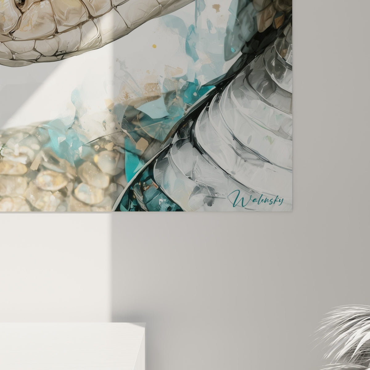 Écailles craquelées beige, turquoise et anthracite du serpent, matière peinte dense en gros plan sur la toile