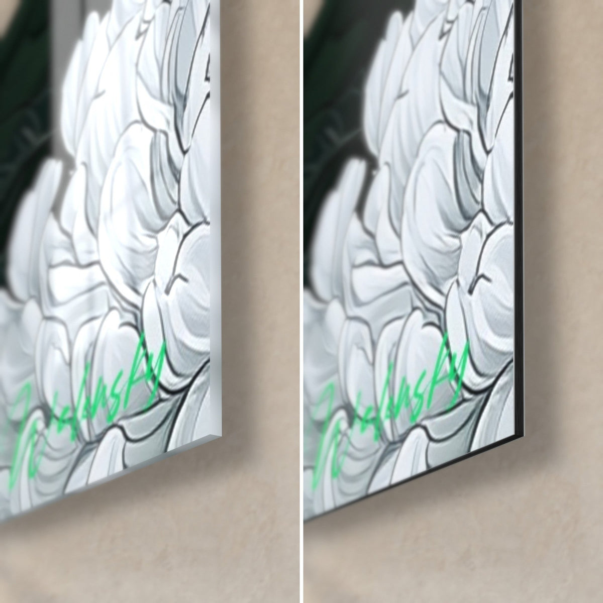 Quadro biscia verde bottiglia con fiori bianchi, angolo in basso a destra: vetro acrilico lucido a sinistra, alluminio Dibond nero opaco a destra