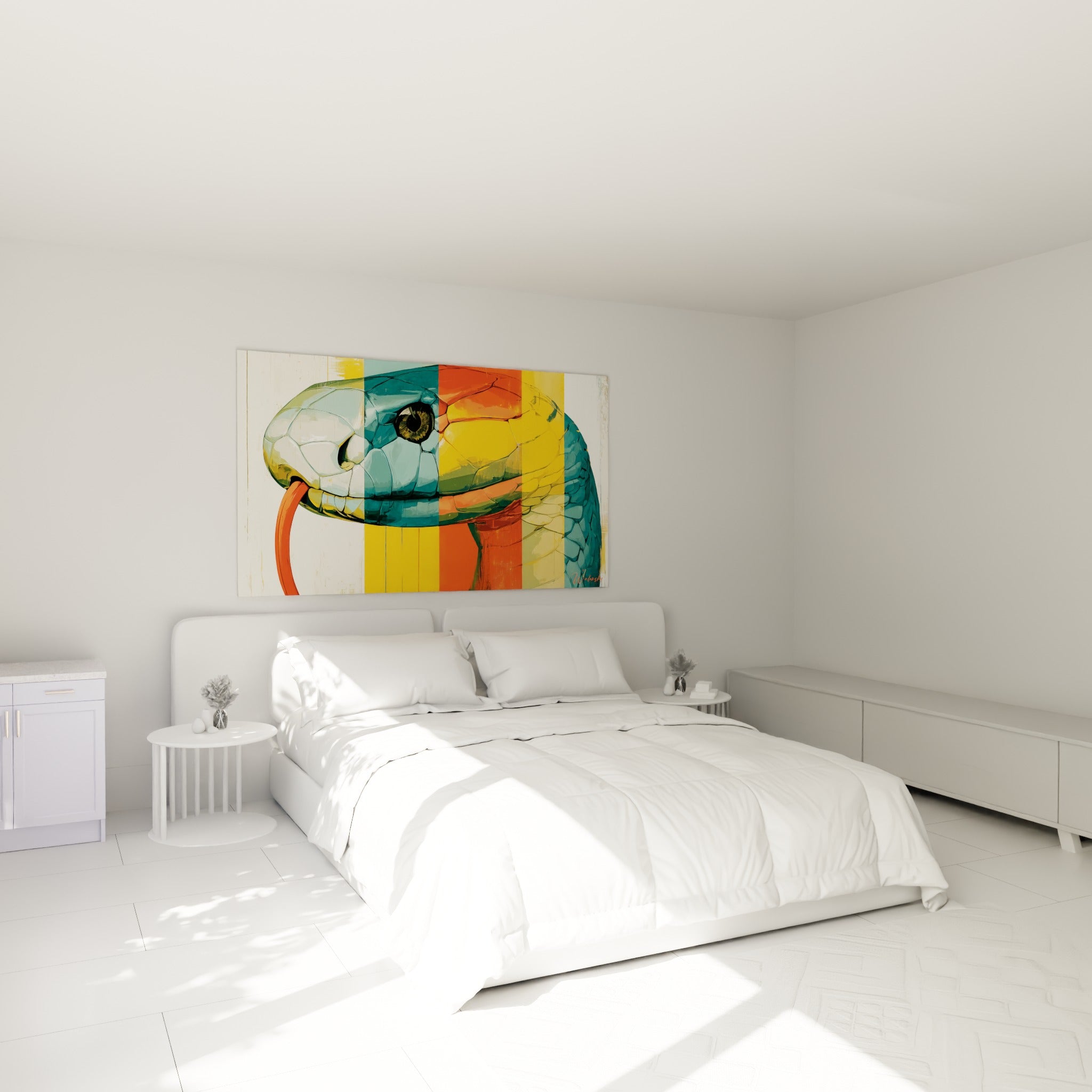 Reptile turquoise à langue orangée vive, œil doré perçant, au-dessus d'un lit dans une chambre claire