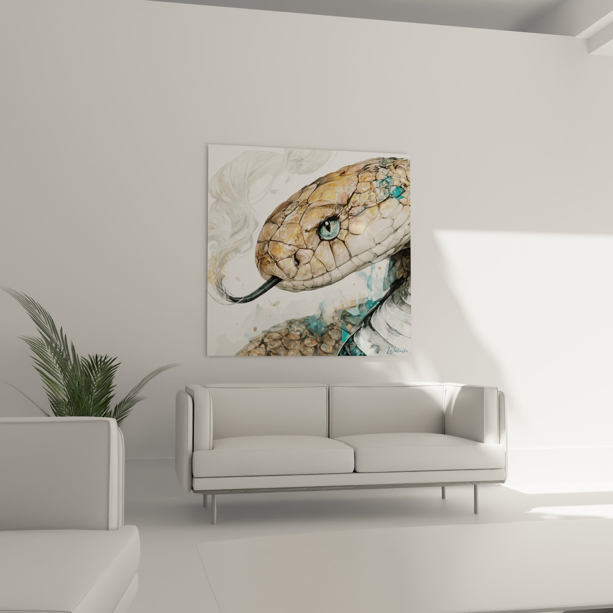 Tête de serpent ocre et bleu pastel, langue noire déployée, présentée au-dessus d'un canapé dans un salon lumineux