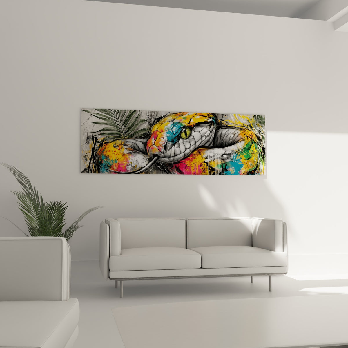 Écailles fragmentées bleu turquoise et orange vif du serpent, au-dessus d'un canapé dans un salon lumineux