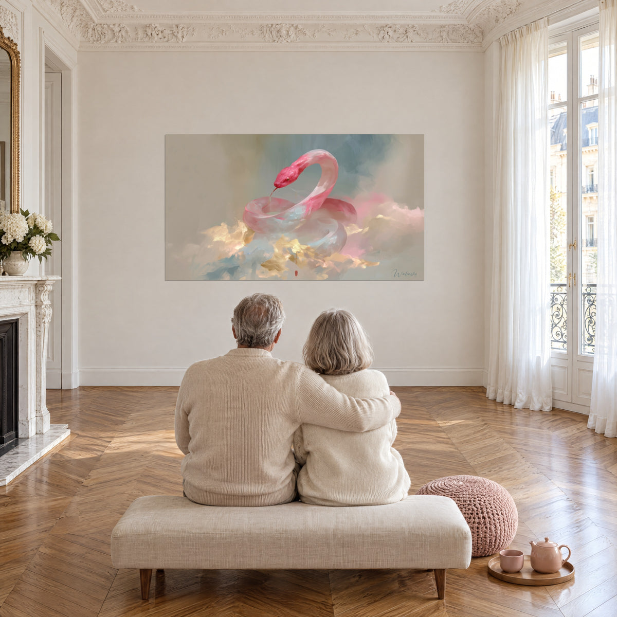 Tableau serpent rose et blanc nacré lové sur des nuages d'or et de bleu, couple de dos sur un banc, salon haussmannien