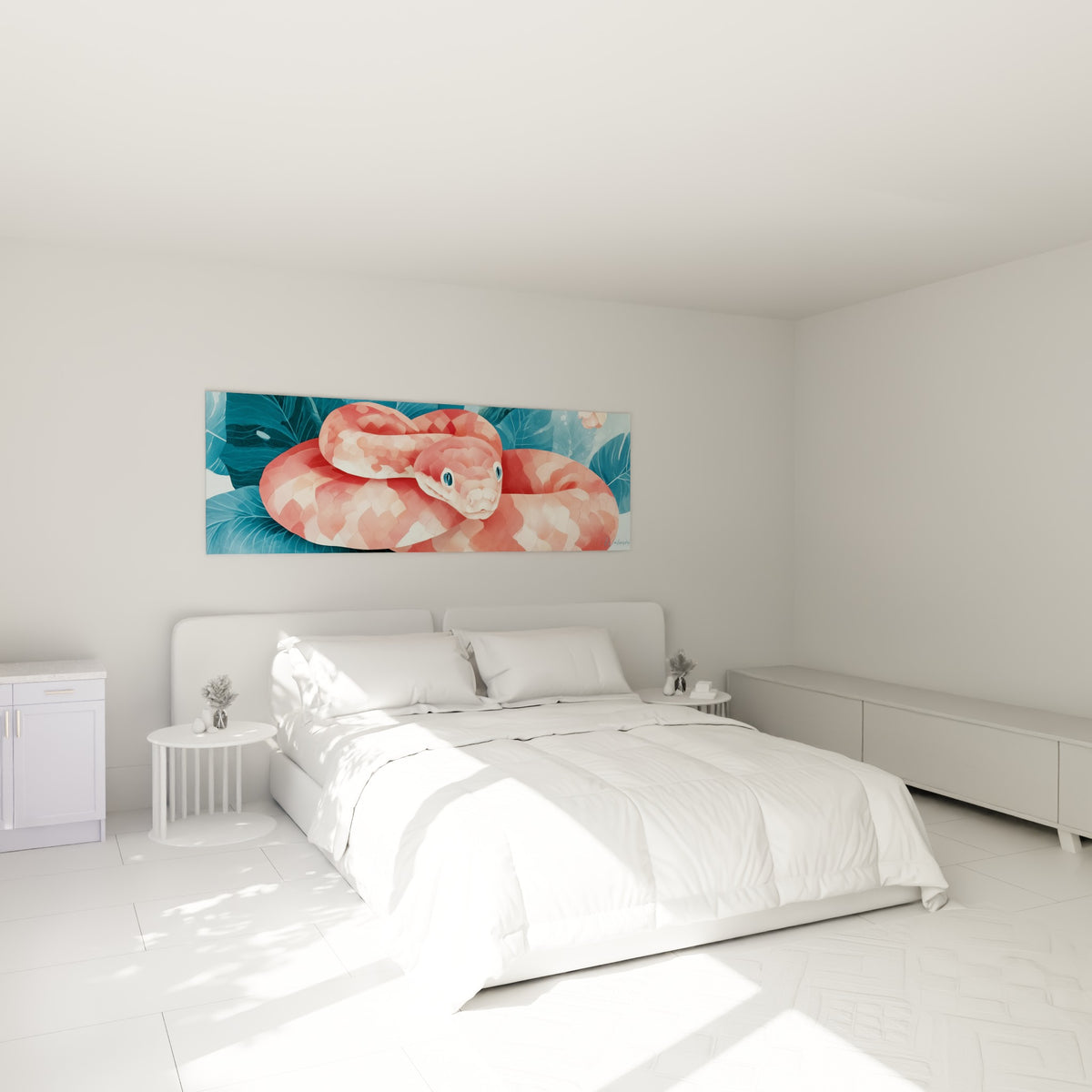 Reptile corail enroulé sur feuilles bleu pétrole, accroché au-dessus d'un lit dans une chambre claire