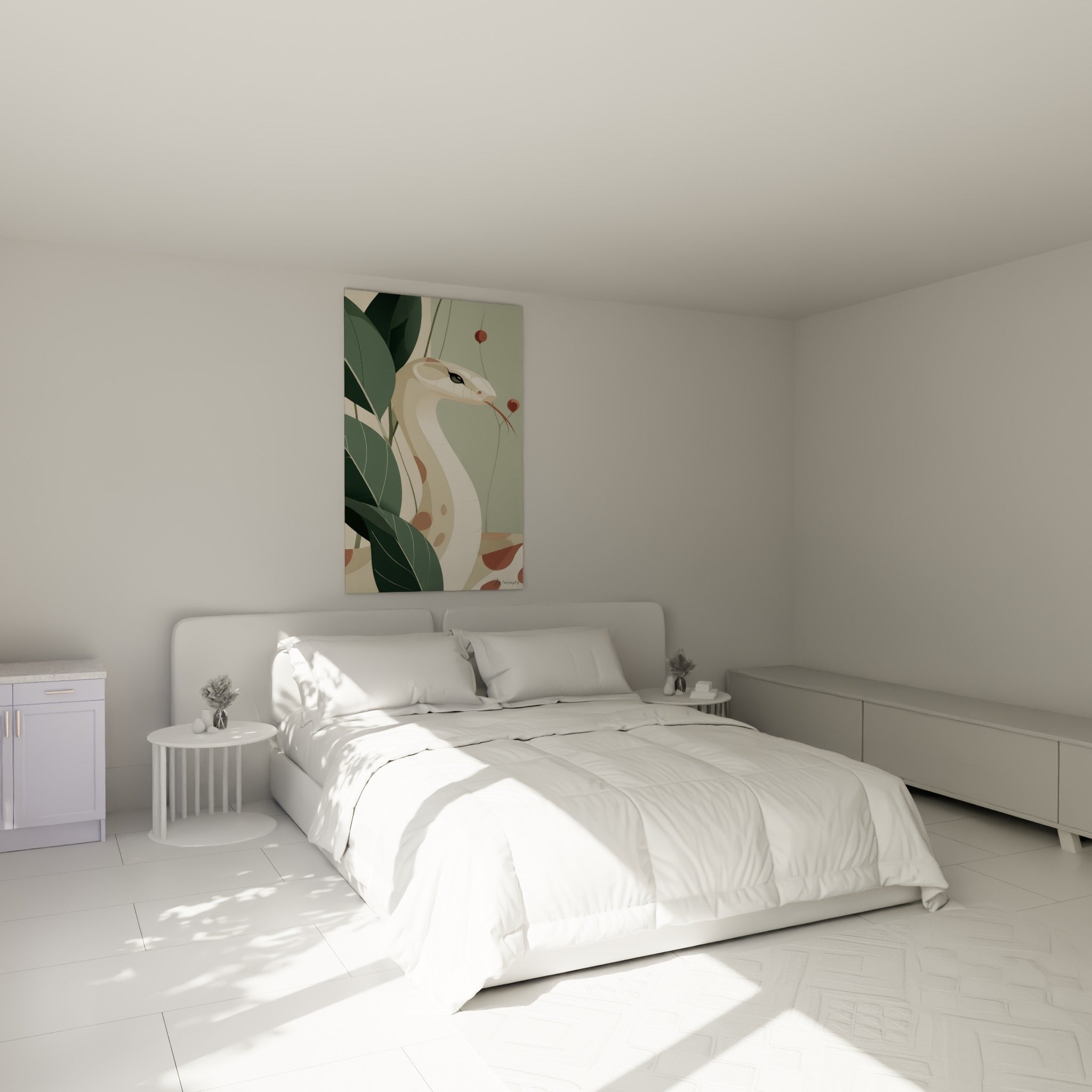 Reptile crème et rouge tendant la langue vers des baies, au-dessus d'un lit dans une chambre claire
