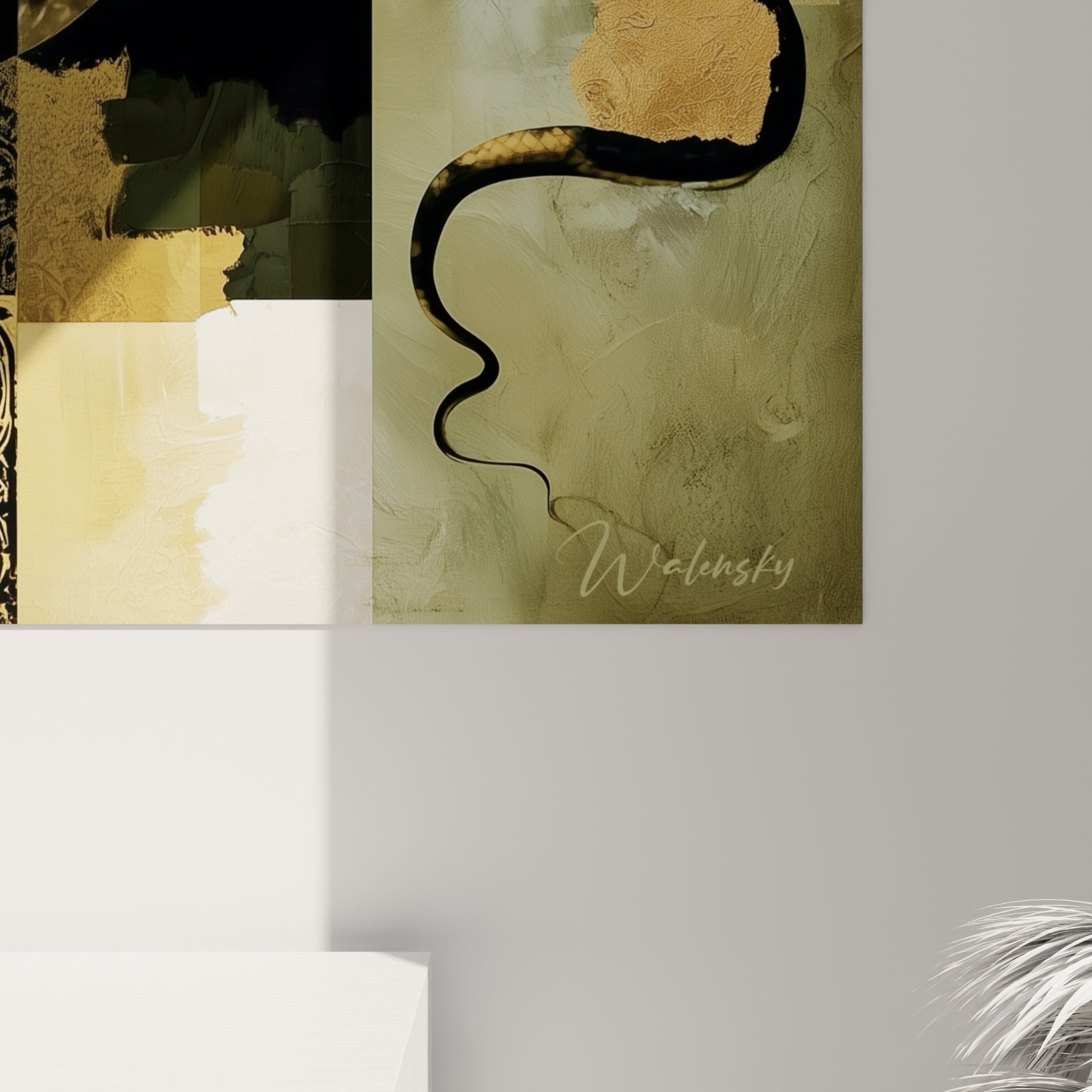Écailles noires et dorées du serpent en gros plan, texture peinte et empâtements visibles sur la toile