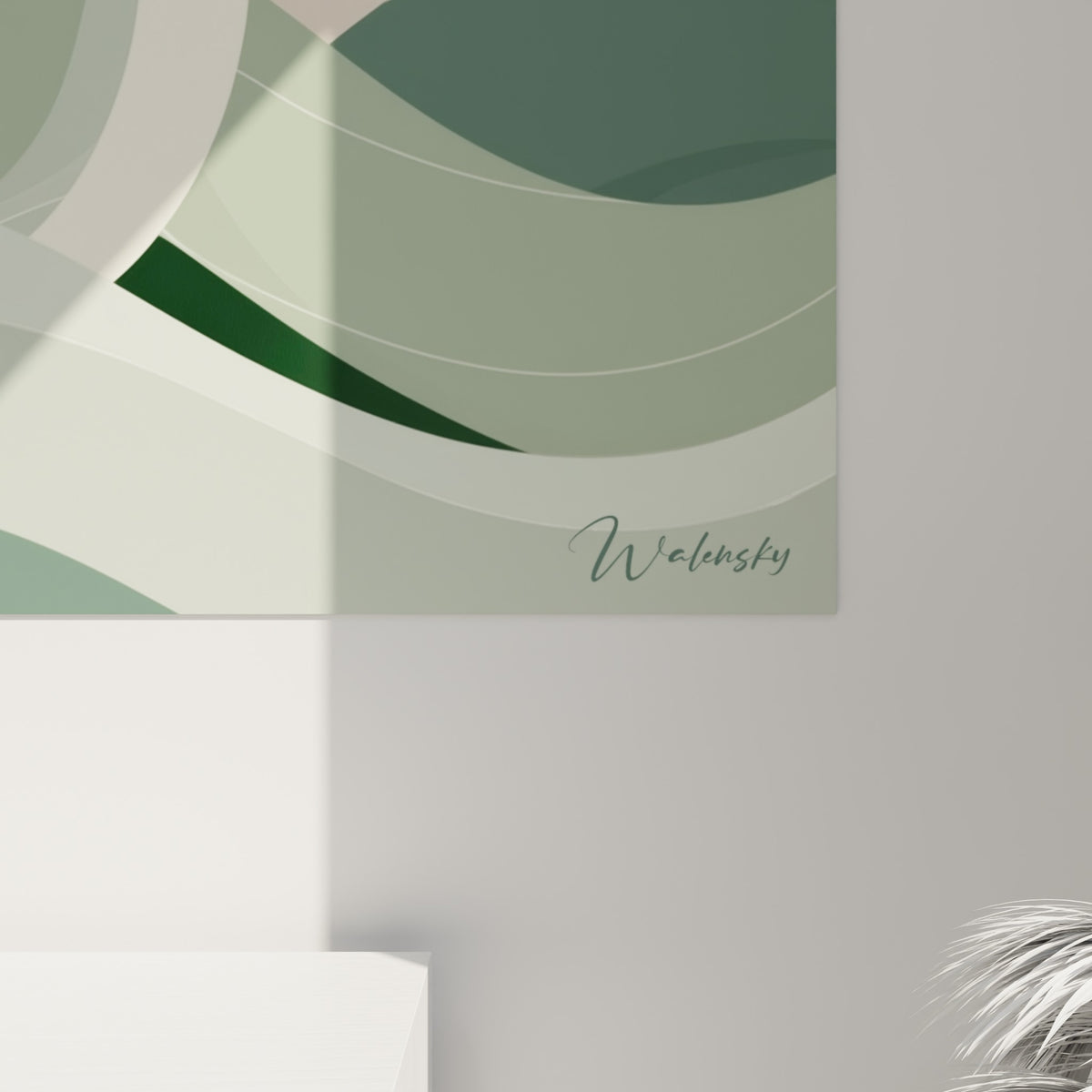 Détail du grain pictural montrant les nuances de vert sauge et crème du cobra stylisé
