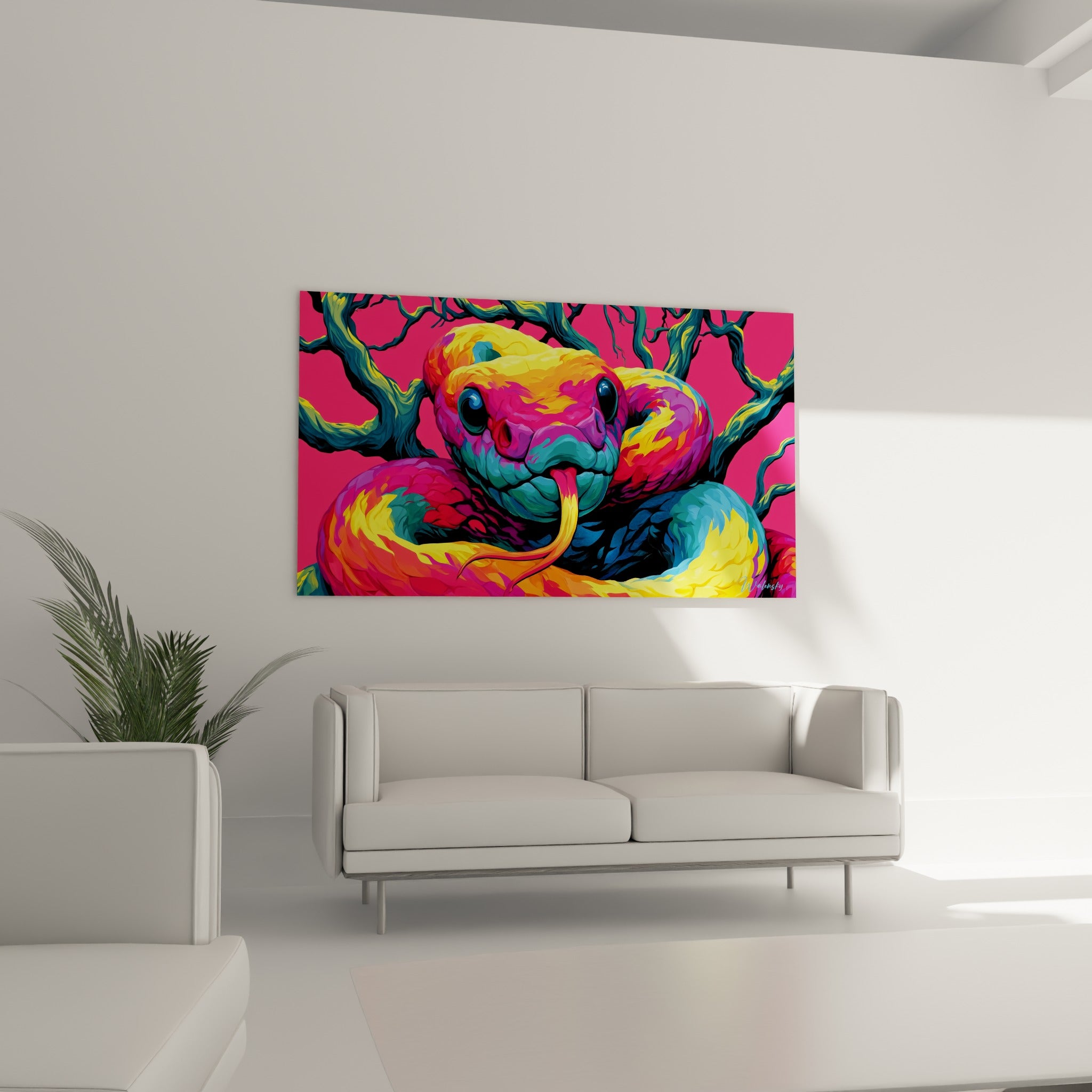 Yeux noirs perçants et écailles jaune-orangé du serpent, suspendu au-dessus d'un canapé dans un salon lumineux.