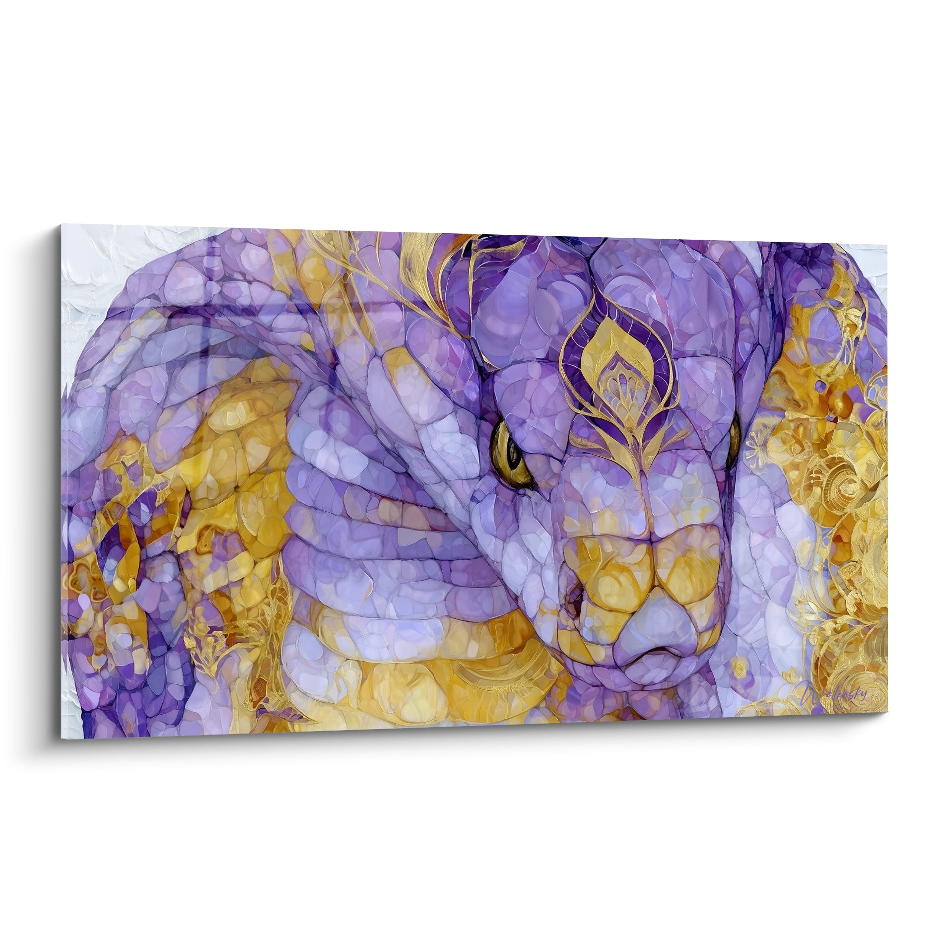 Serpent violet et doré aux écailles mosaïquées, œil jaune perçant, motifs ornementaux dorés