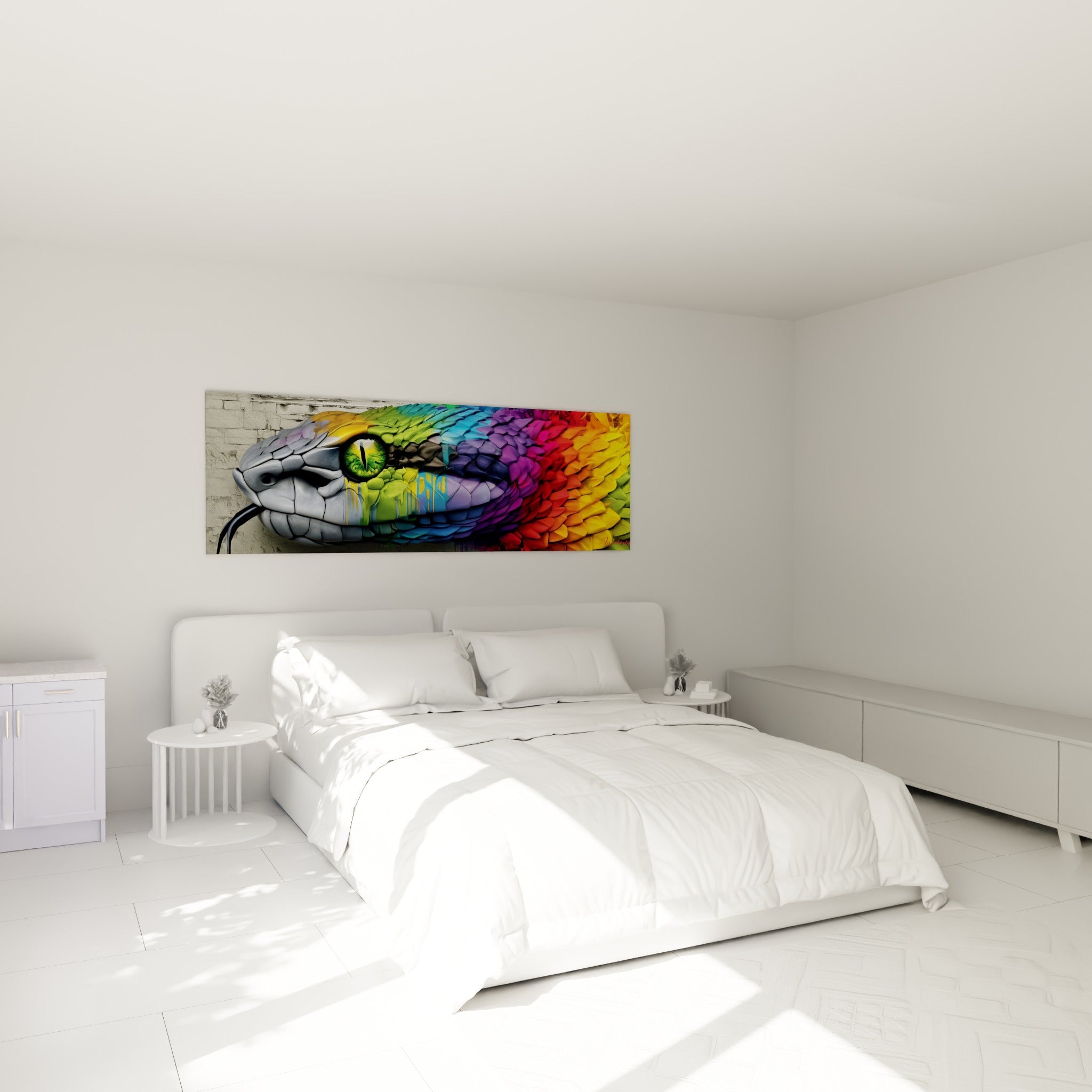 Reptile aux écailles arc-en-ciel violettes et fauves accroché au-dessus d'un lit dans une chambre claire