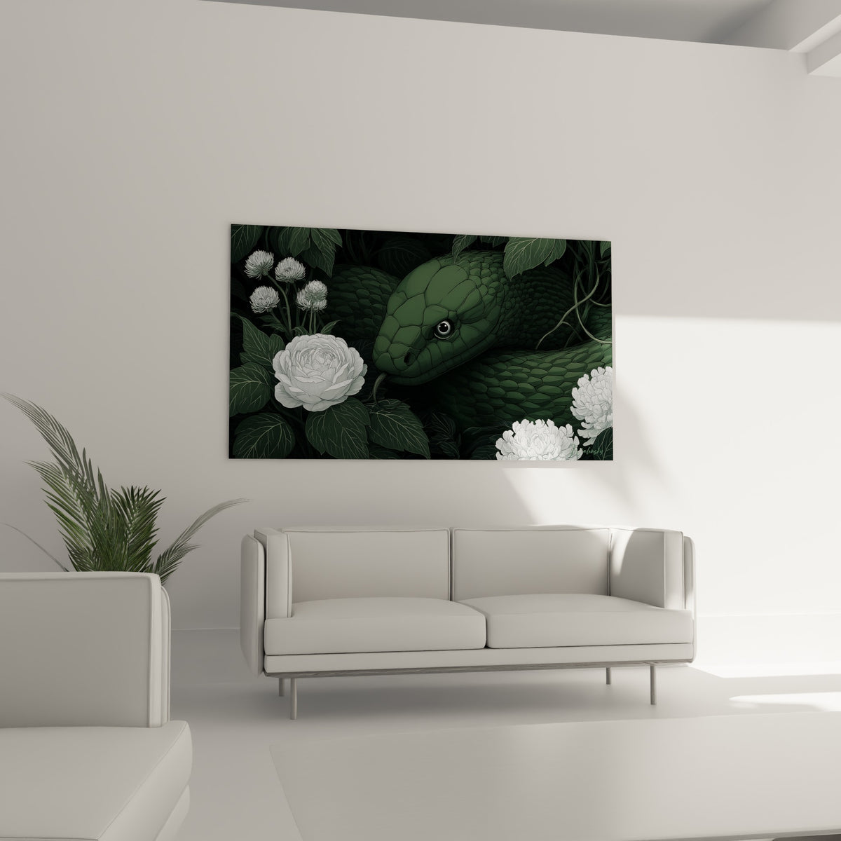 Tête de serpent vert aux yeux bleu pâle nichée parmi des pivoines blanches, au-dessus d'un canapé dans un salon lumineux