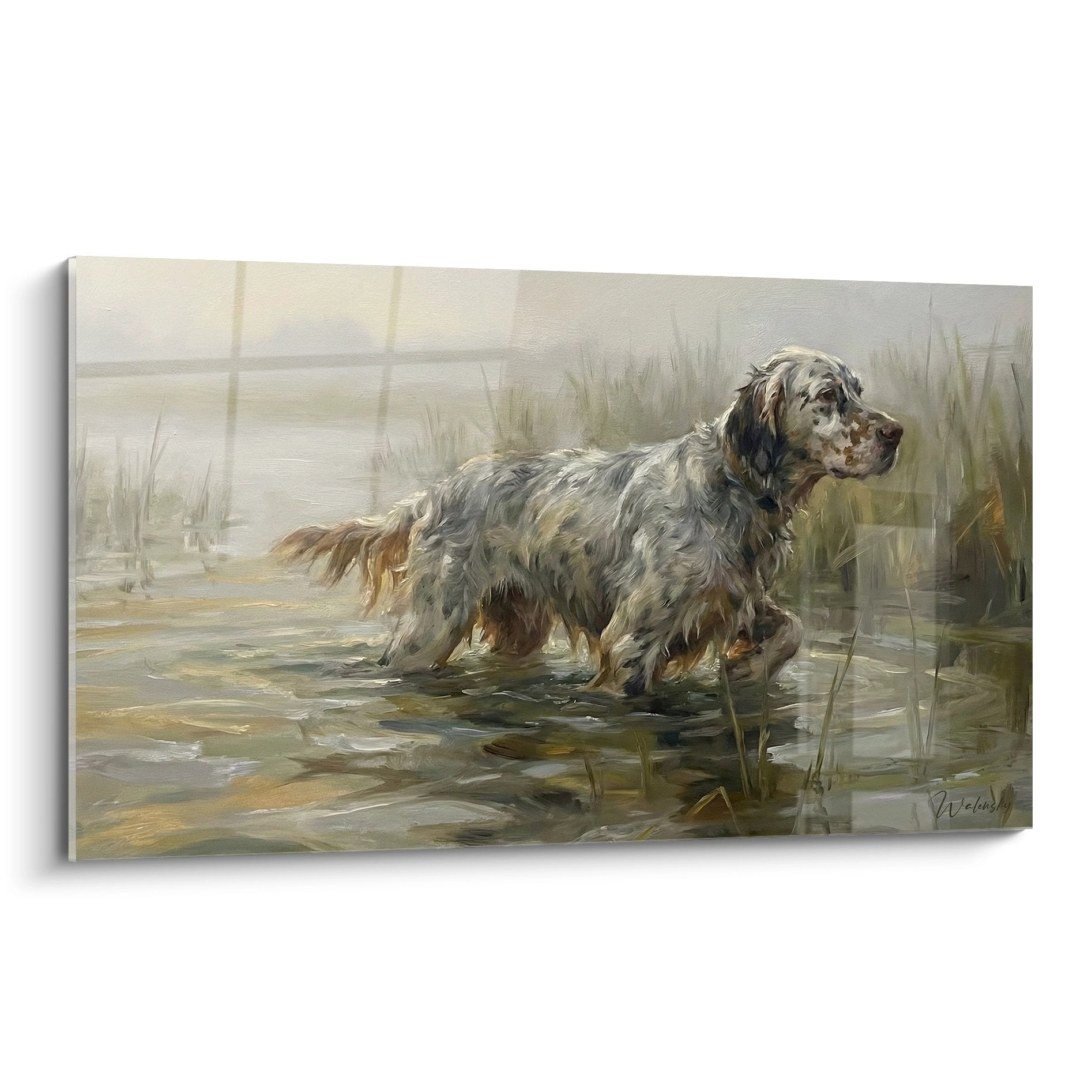 Tableau setter anglais dans marais brumeux, chien tacheté debout dans eau peu profonde, atmosphère brumeuse beige ocre