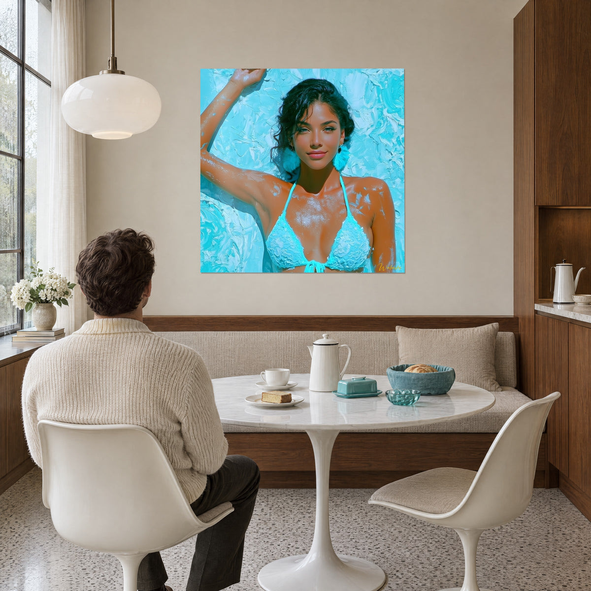 Schilderij zonnige schoonheid in een turquoise badpak, schouders bezaaid met zilverkleurig water, dikke aquaverfachtergrond, tegenover een ronde witte tafel