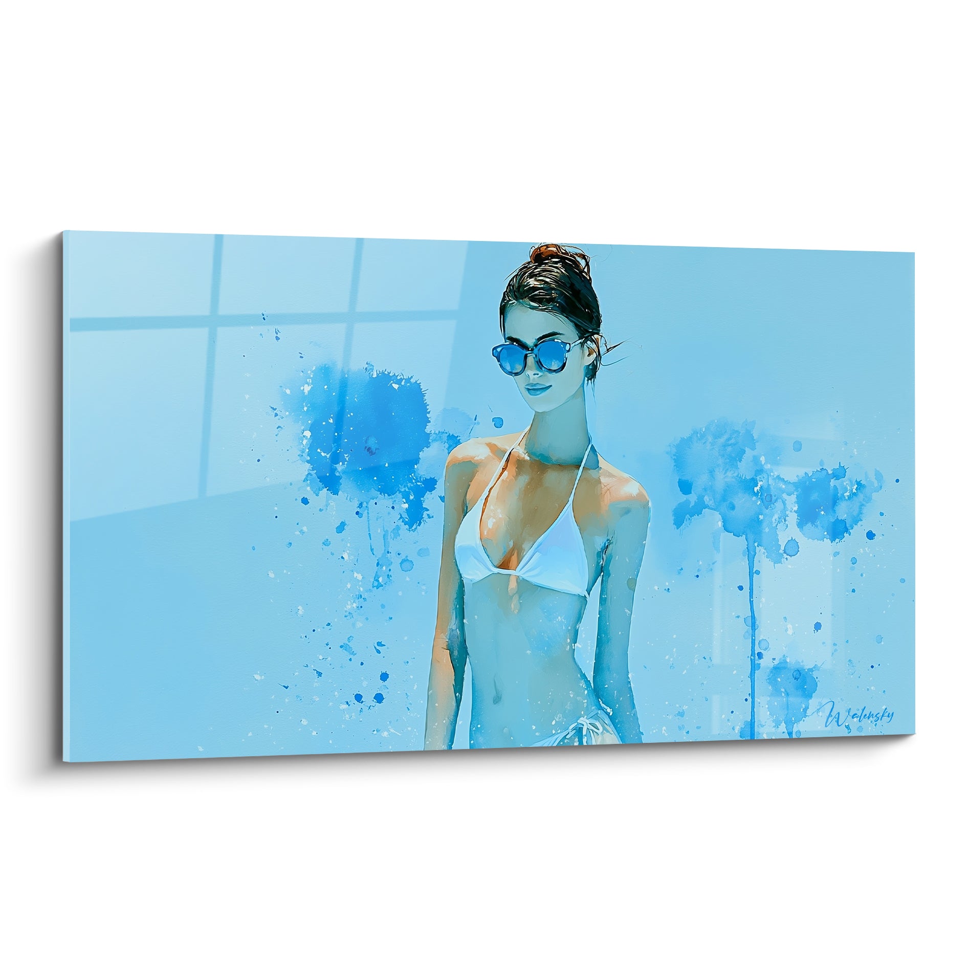 Femme en bikini blanc et lunettes de soleil, aquarelle bleu ciel et blanche, silhouette sensuelle.
