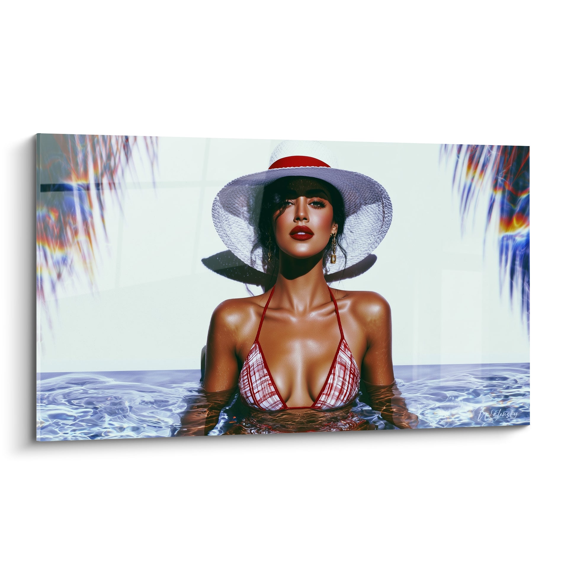 Femme sexy en bikini rouge et blanc, chapeau blanc, immergée dans une eau turquoise éclatante