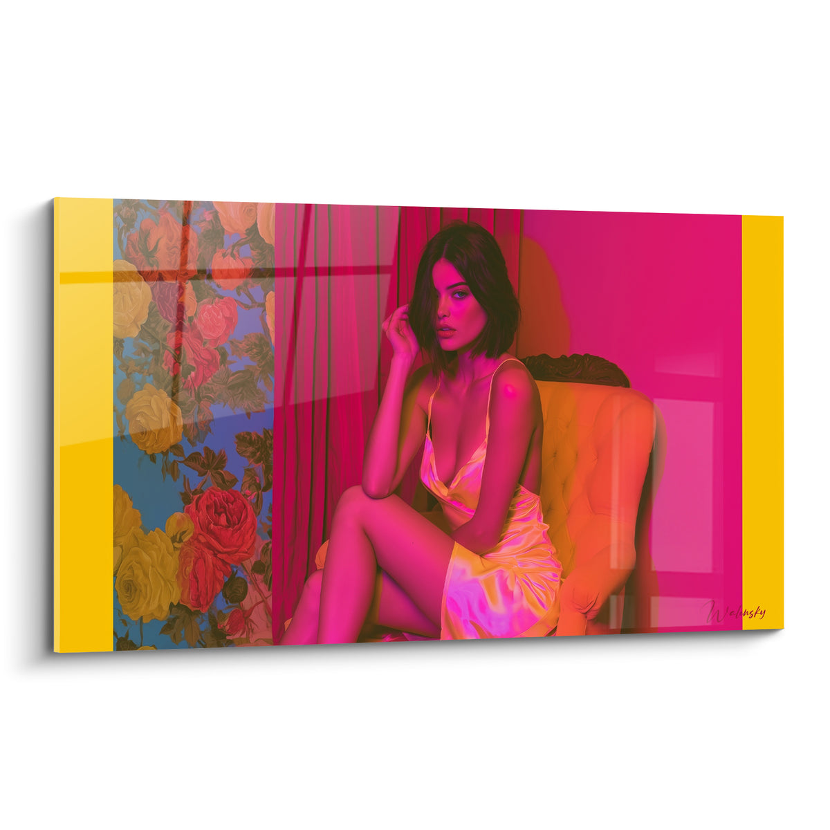 Femme brune assise en robe satinée rose fuchsia et jaune, fauteuil doré capitonné, éclairage pop art