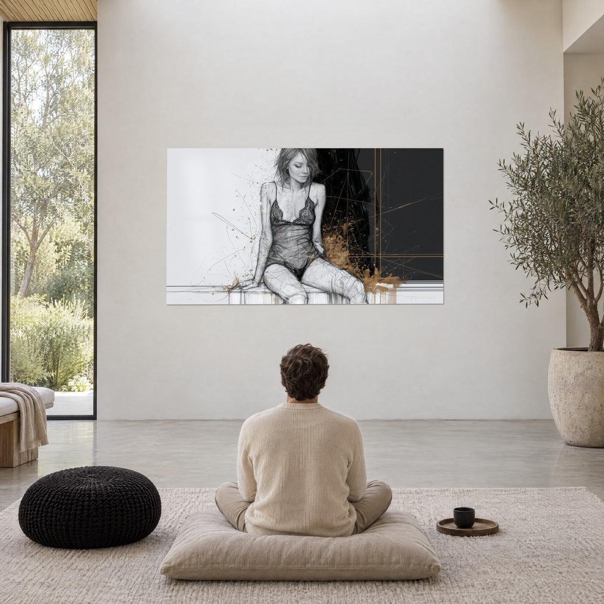 Schilderij zittende vrouwelijke figuur in zwart kant, geaccentueerd met gouden vlekken op donkere achtergrond, voor een man op een kussen