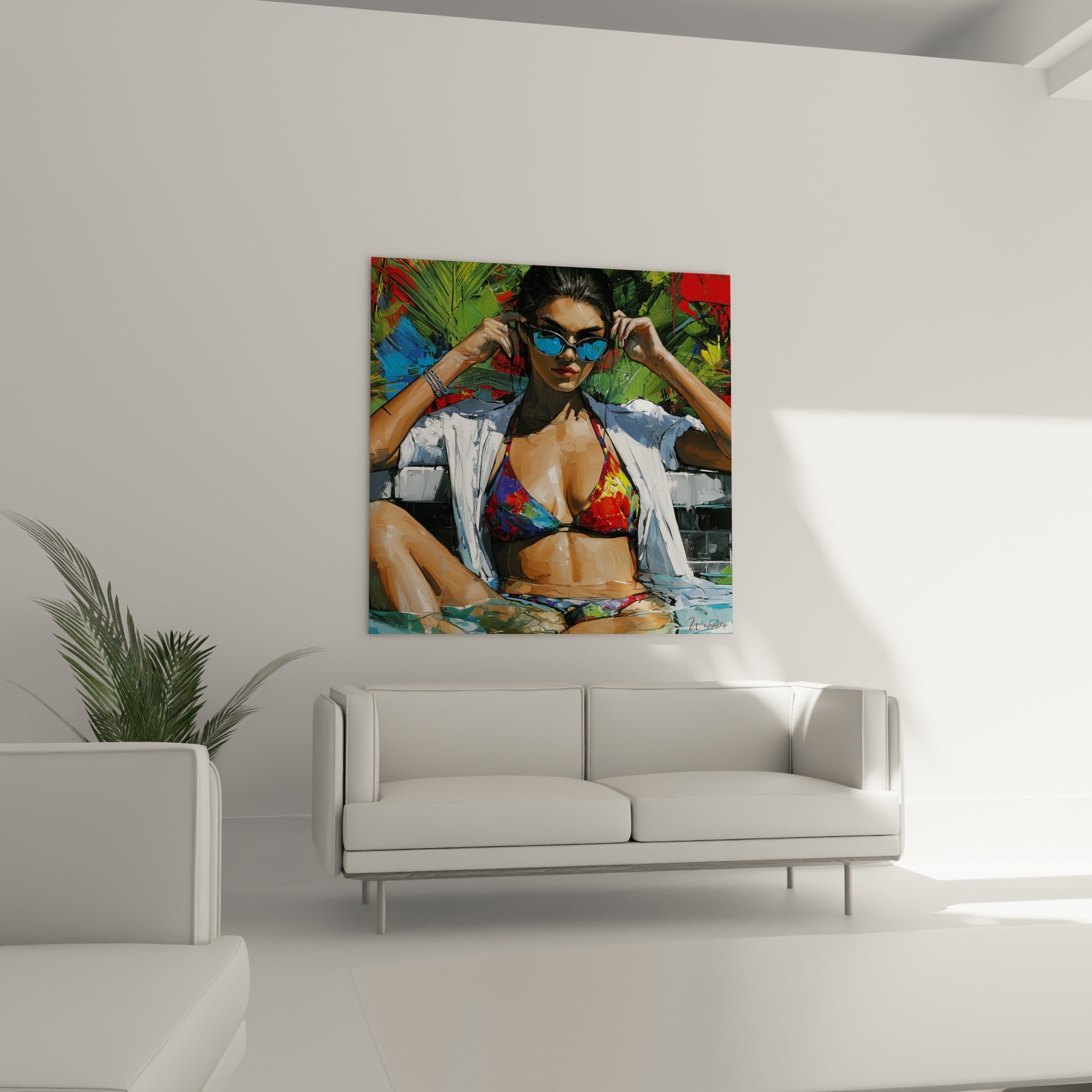 Jeune femme en maillot coloré rouge et jaune ajustant ses lunettes, au-dessus d'un canapé dans un salon lumineux