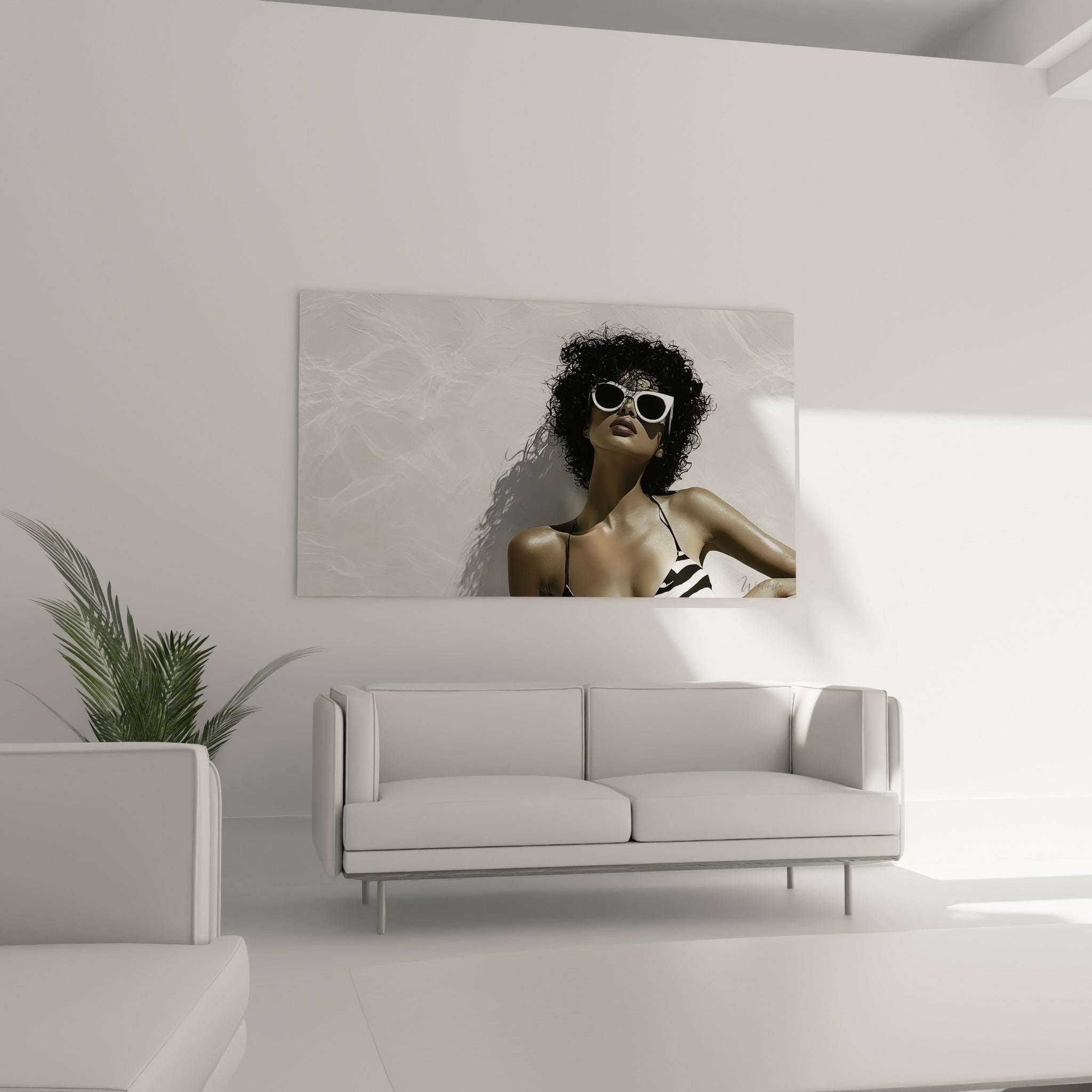 Visage renversé sous lunettes blanches, peau dorée et fond gris, tableau au-dessus d'un canapé dans un salon lumineux
