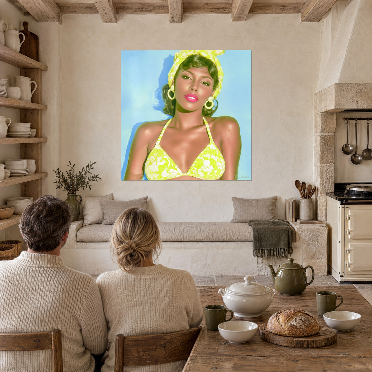 Quadro bellezza solare dalle spalle imperlate di gocce, costume verde mela su cielo azzurro, due persone di spalle vicino a una cucina
