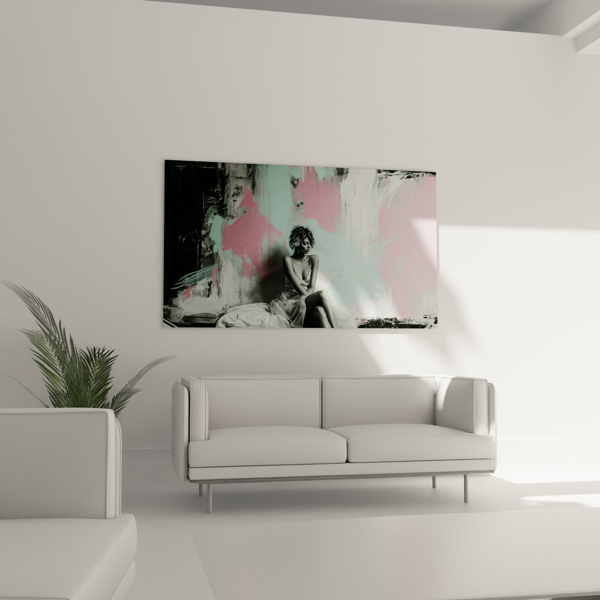 Portrait intime aux tons roses et gris anthracite, au-dessus d'un canapé dans un salon lumineux