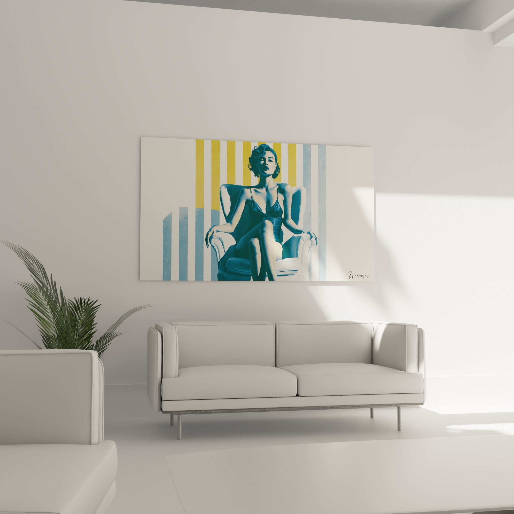 Portrait féminin en camaïeu bleu marine sur fond rayé jaune, au-dessus d'un canapé dans un salon lumineux