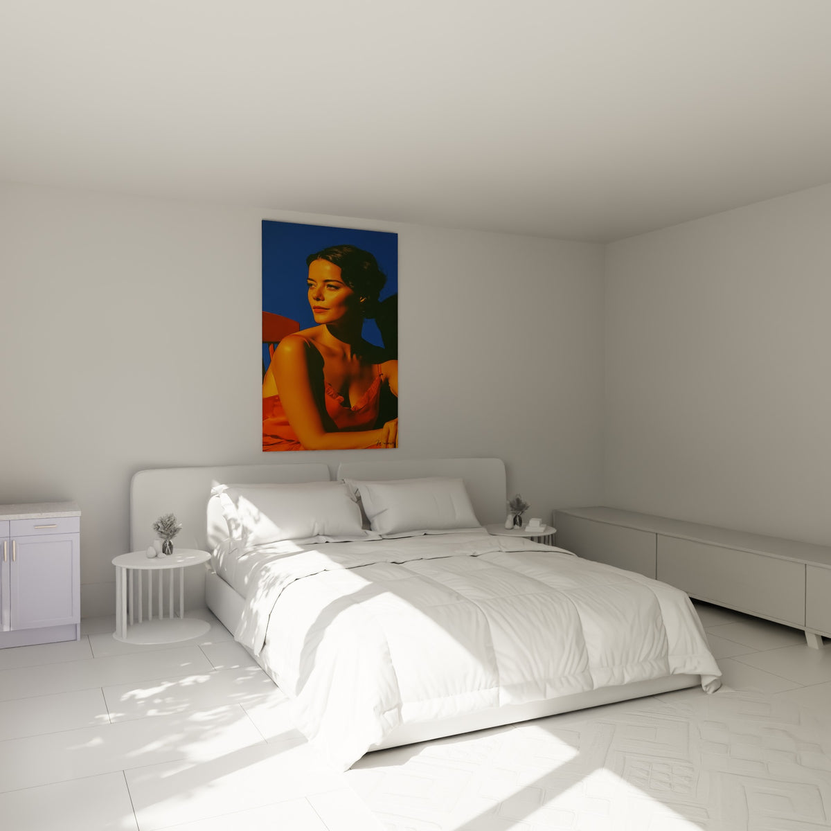 Silhouette sensuelle en orange et bleu marine accrochée au-dessus d'un lit dans une chambre claire